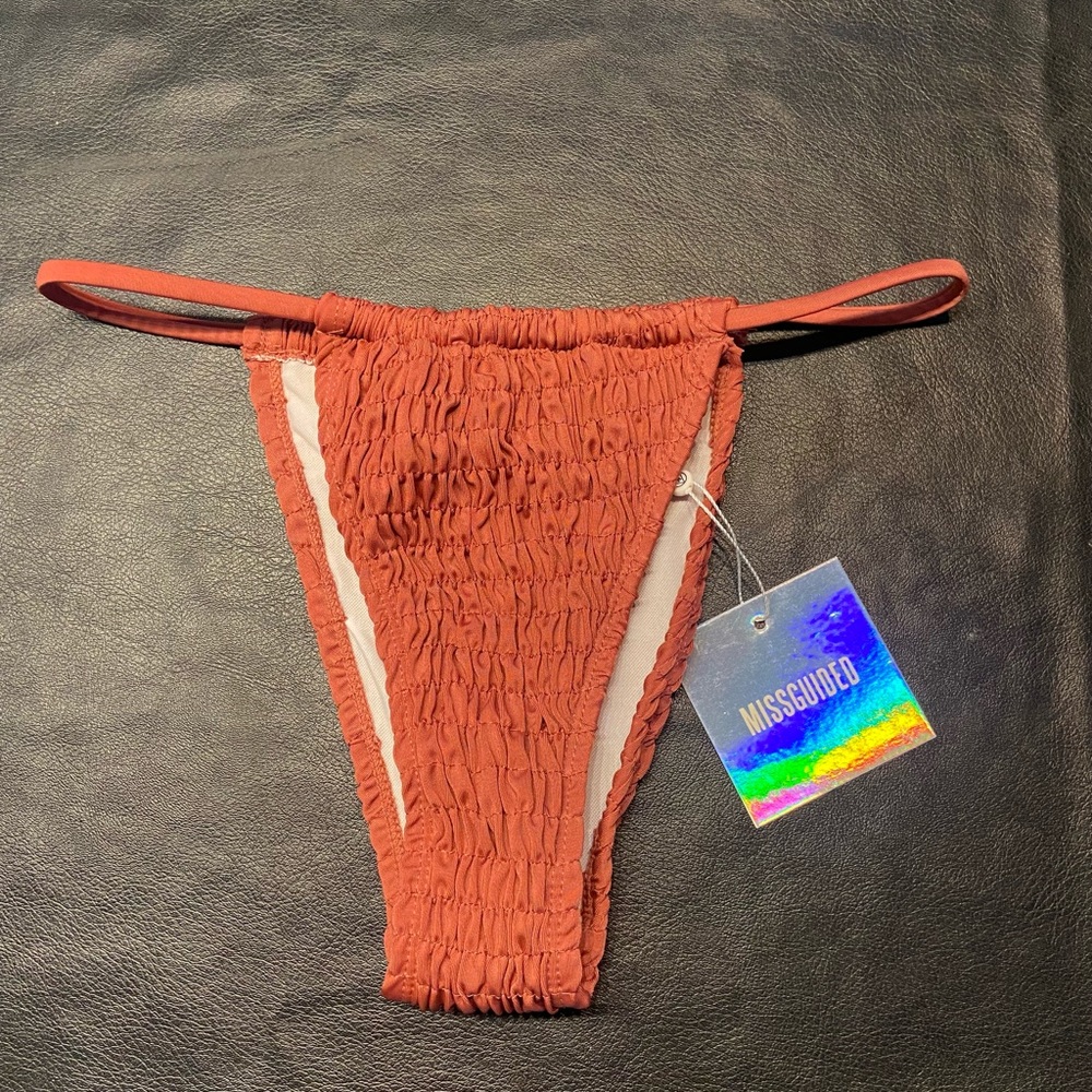 MISSGUIDED SCRUNCH BATHING SUIT BOTTOMS